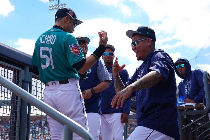 現役時代のイチロー氏（左）とフェリックス・ヘルナンデス氏（C）Getty Images