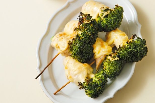 ブロッコリーと鶏むね肉のマヨチーズ串焼き （C）安井ファーム／KADOKAWA