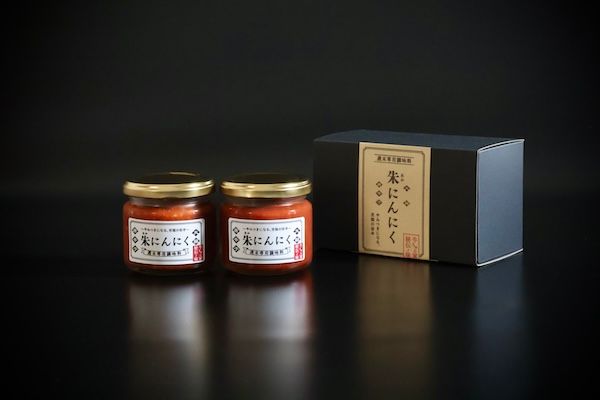 週末専用調味料「朱にんにく」が公式ECで全国販売開始。40年以上愛される祖母の味。