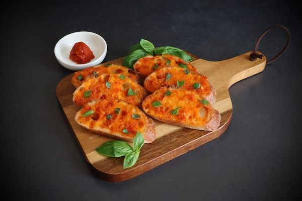 週末専用調味料「朱にんにく」が公式ECで全国販売開始。40年以上愛される祖母の味。