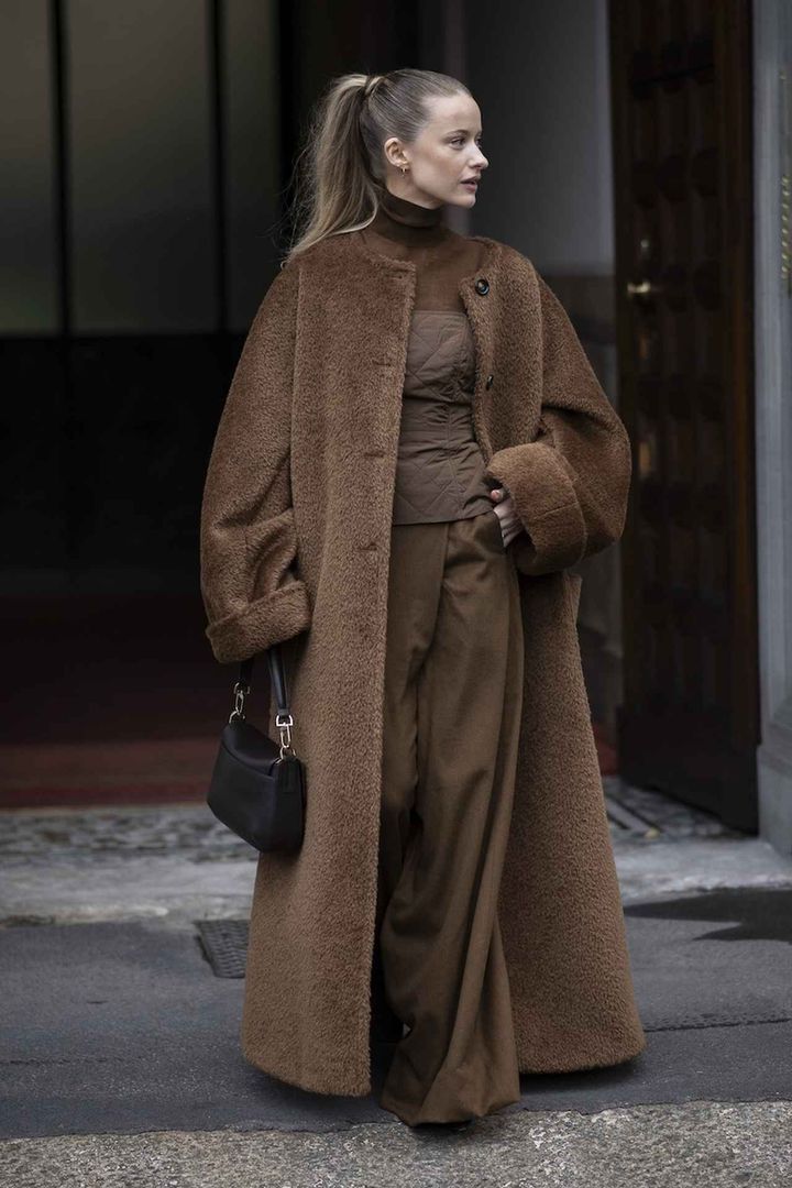 画像: 異素材ミックスなオールブラウンコーデ