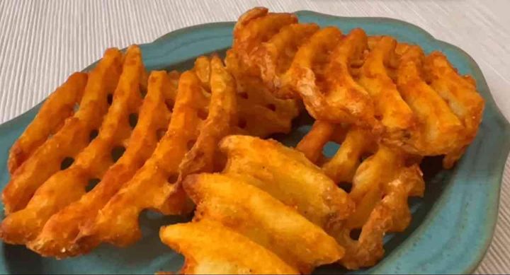 業務スーパーの「スパイシーポテト ワッフルカット」