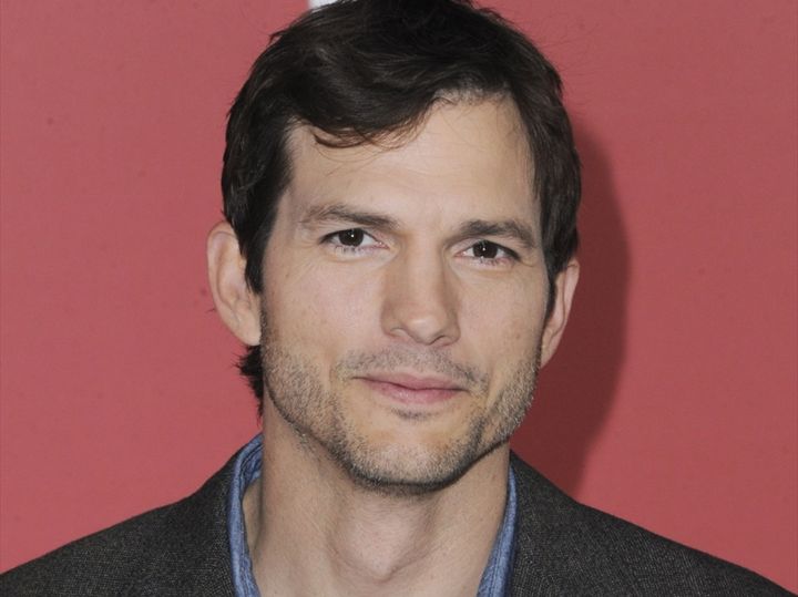 アシュトン・カッチャー、珍しく元妻デミ・ムーアについてコメント （C）AFLO width=