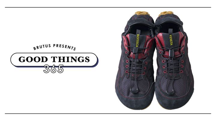 〈ボッテガ・ヴェネタ〉のスニーカー