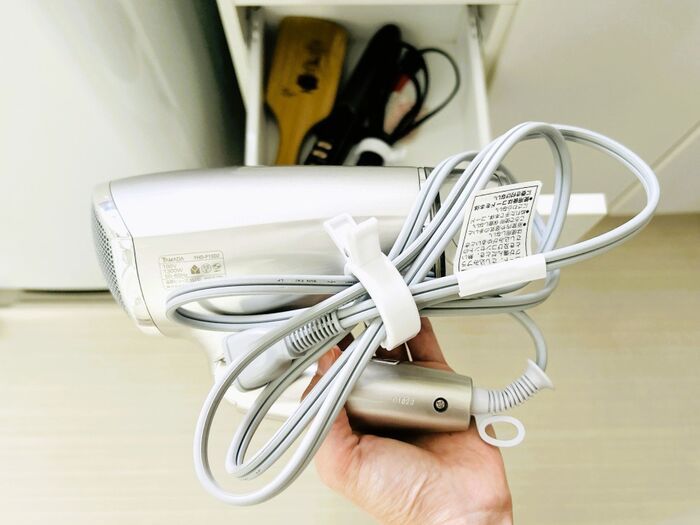 ドライヤーのコードぐるぐる巻きにしちゃダメ！やりがちだけど、実は危険。安全に収納するには？