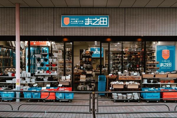 【東京都墨田区】かっぱ橋まえ田の店主、前田潤氏が自身初の書道の個展「不壊」を開催。18作品を展示