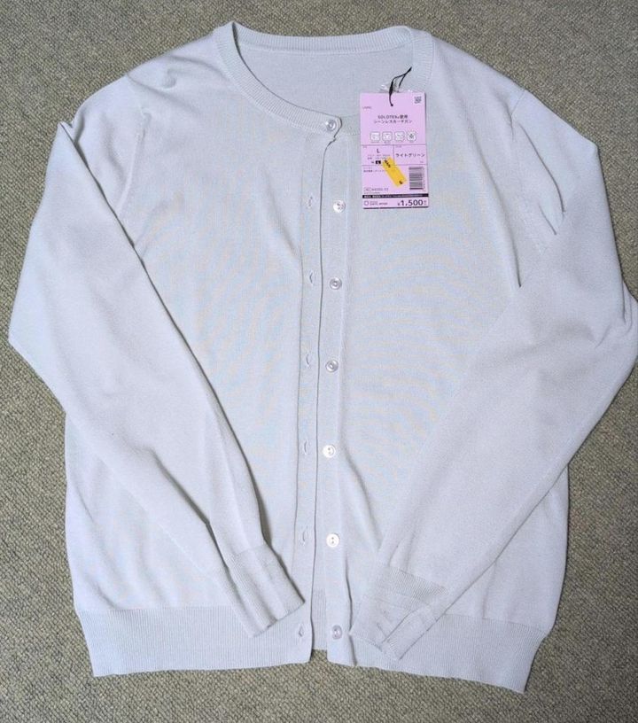 ワークマンの「レディースソロテックス使用 シーンレスカーデ」は生地がなめらか