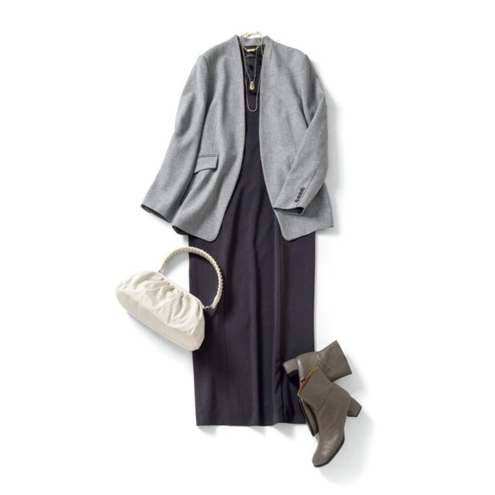 【着回しアイテム：Ⓐ】ワンピース2万6400円（ルーニィ） バッグ3万1900円（リンク） ブーツ8万300円（カチム） ネックレス1万9800円（vv）、チェーンネックレス9万3500円（mysha／ともにロードス）