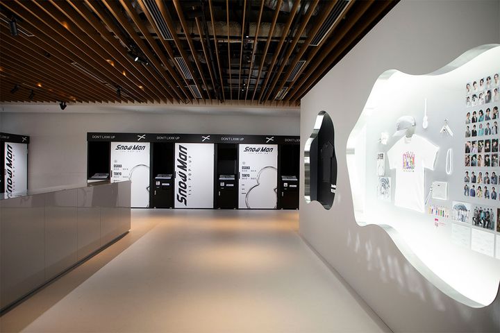 会場限定グッズやメンバー入りのフォトフレームを楽しむブースも