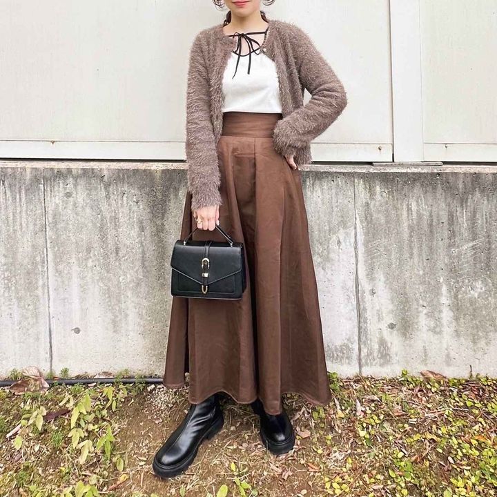 画像: リボントップスで大人かわいく