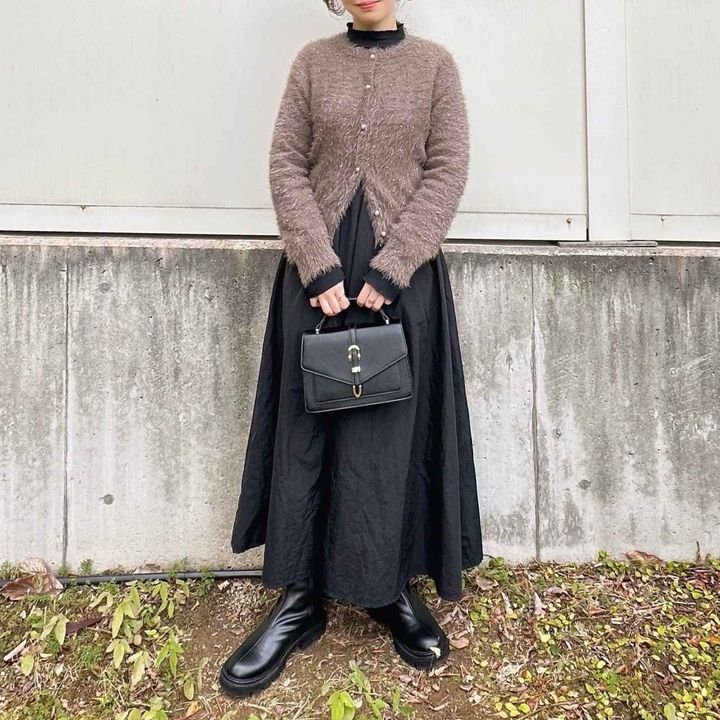 画像: ワンピース ✕ カーディガンのバランス感