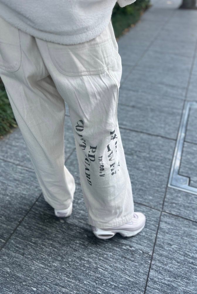 ステンシルプリントが斬新でおしゃれ！