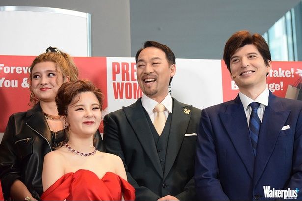 囲み取材は終始なごやかムード