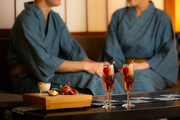 客室で楽しむいちごの晩酌セット