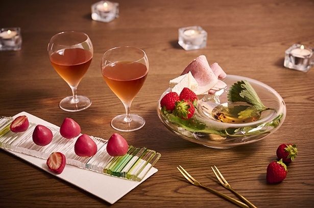 いちごのスパークリングワインやいちごのおつまみを堪能