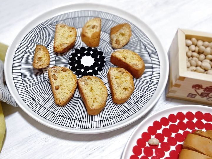 断面はこちら。福豆がたっぷり詰まった、節分にぴったりの健康的なおやつが完成です