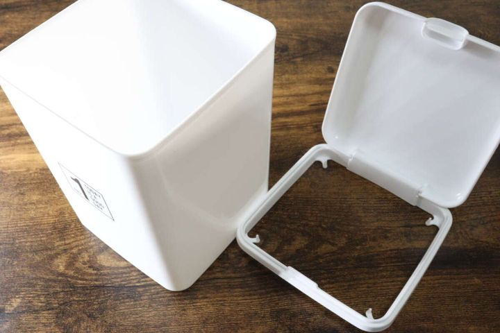 ダイソーのトイレポット 四角のパーツ