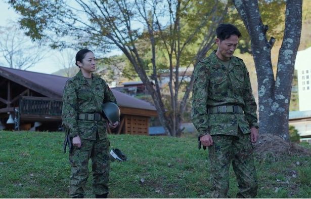 家族を想い涙を流す春日 [c]2025 Kart Entertainment Co.,Ltd. 