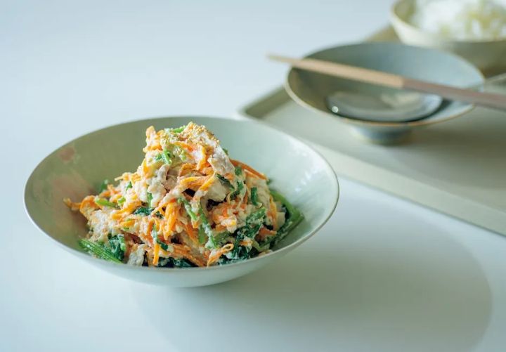 つぶした豆腐の水分を粉チーズに吸わせて、水きり不要の「白あえ」