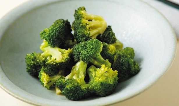 ブロッコリーのオリーブオイル白だし蒸し （C）安井ファーム／KADOKAWA