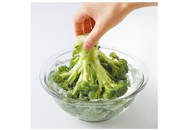 流水にさらして、さっと洗う （C）安井ファーム／KADOKAWA