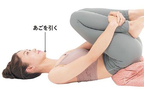 股関節ストレッチ （C）erica／KADOKAWA