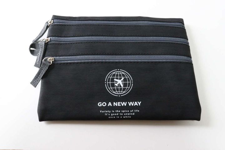 ダイソーのトラベルケースの黒