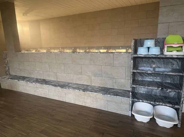 露天エリアが寒いときには浴室内で休憩するのもアリ