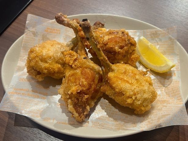 「骨付きチューリップのジューシーフライ」(2本350円、4本650円、6本950円)