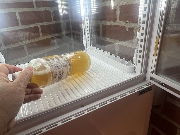 「あかり」の横の浴室手前には冷蔵庫があるのでドリンクを冷やしておける