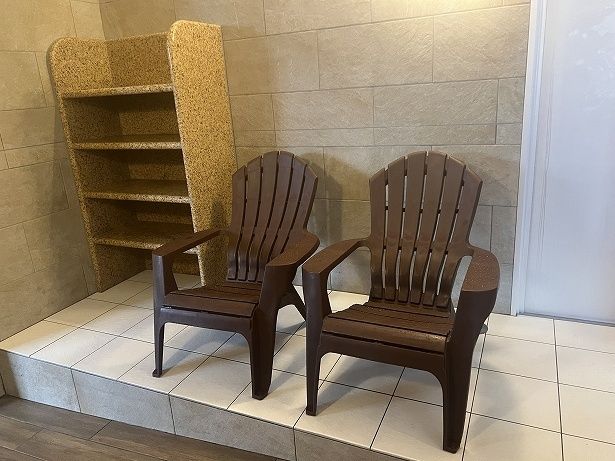 浴室内にもととのい椅子がある
