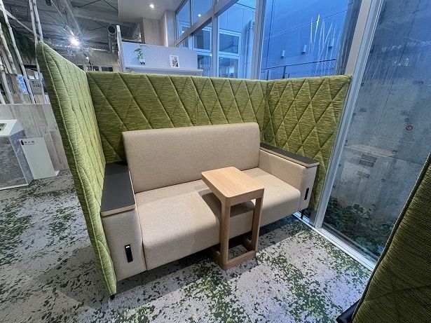 カップルにもおすすめのソファ席