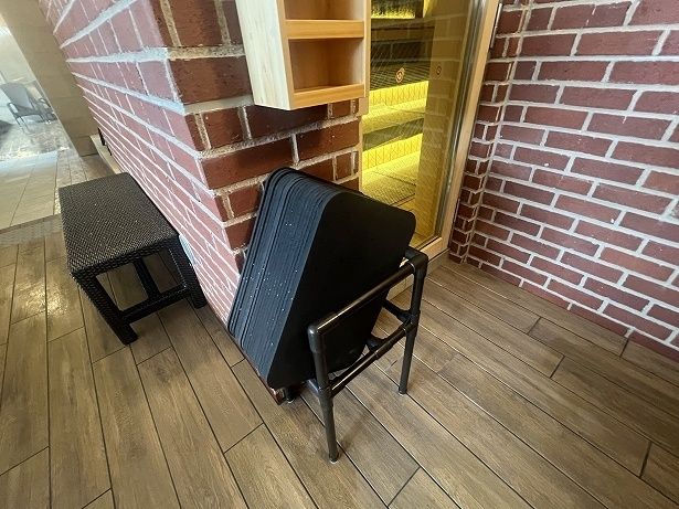 入口にはサウナマットが置かれているので持って入ろう