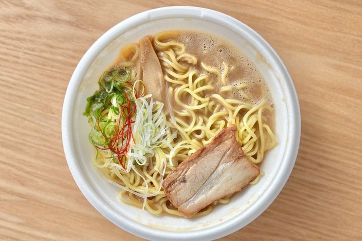 ファミマの「こってり鶏白湯ラーメン」