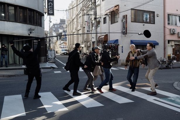 【写真を見る】オスカー俳優ブレンダン・フレイザーが柄本明と共演 [c]2025 Searchlight Pictures. All Rights Reserved.