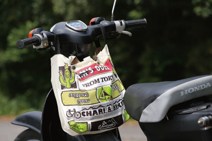 【カブ専用!?】ハンドルに掛けるだけ！JAM’S GOLD「サイクルトート」がお出かけに超便利