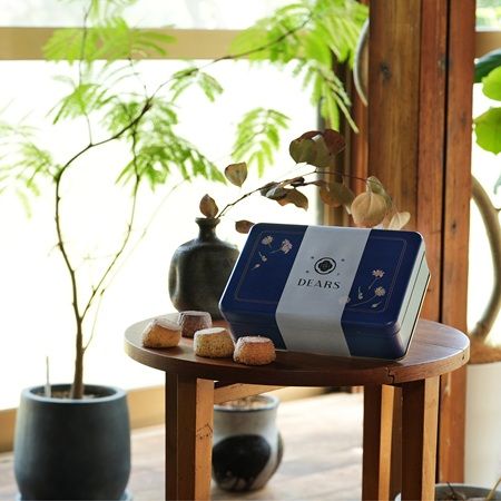 「DEARS」から、甘過ぎない大人のバレンタイン限定ディアマンクッキー缶が登場