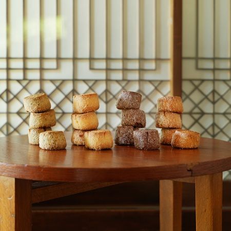 「DEARS」から、甘過ぎない大人のバレンタイン限定ディアマンクッキー缶が登場