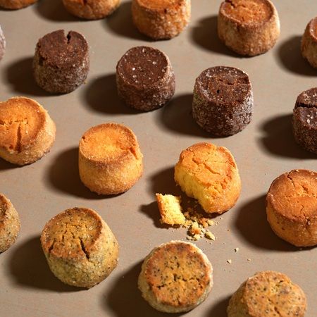 「DEARS」から、甘過ぎない大人のバレンタイン限定ディアマンクッキー缶が登場