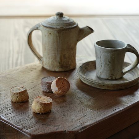 「DEARS」から、甘過ぎない大人のバレンタイン限定ディアマンクッキー缶が登場