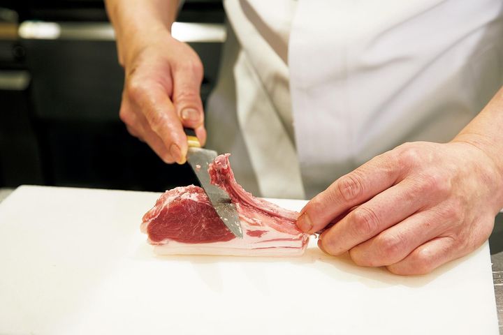 肉の準備をする①