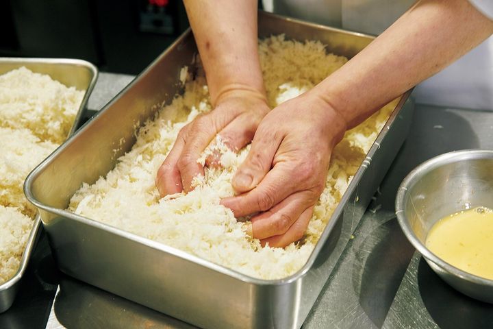 衣をつけて揚げる④