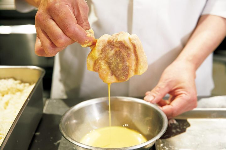 衣をつけて揚げる③