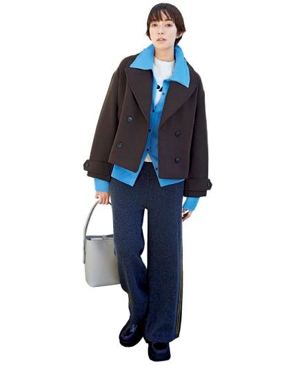 コート¥8,590 （ザラ／ザラ カスタマーサービス） Tシャツ¥7,150（ザ ポーズ／ウィム ガゼット ルミネ新宿店） ニットシャツ¥28,600（ウーア／ジャーナル スタンダード レサージュ 銀座店） パンツ¥24,200（ウーア／Uhr Online Store） バッグ¥35,200（アタオ／スタジオアタオ） ブーツ¥12,900（チャールズ＆キース／チャールズ＆キース ジャパン）