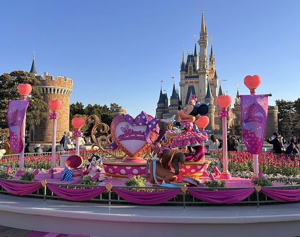 パークはミニーの大好きなものであふれている