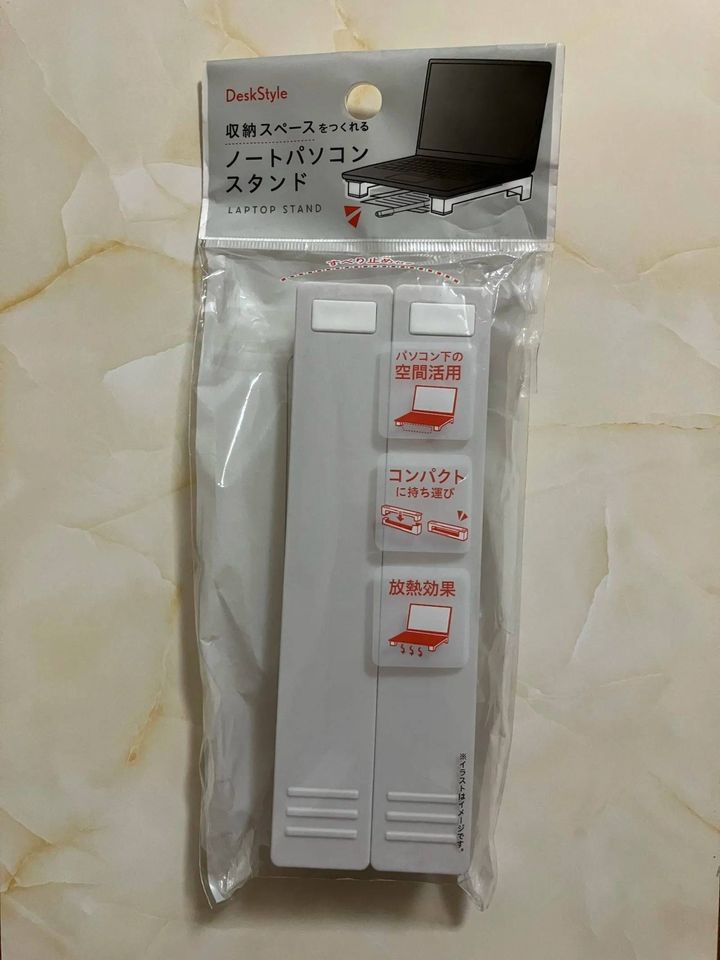 Seria(セリア)：ノートパソコンスタンド