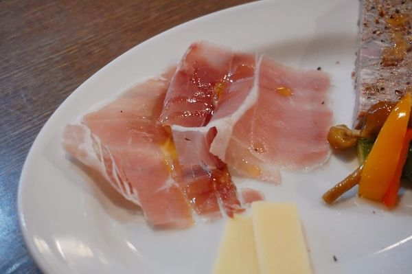 【東大阪】白い壁の向こう、小さなフランスが咲いていた【ジャルダン・デ・ラン】