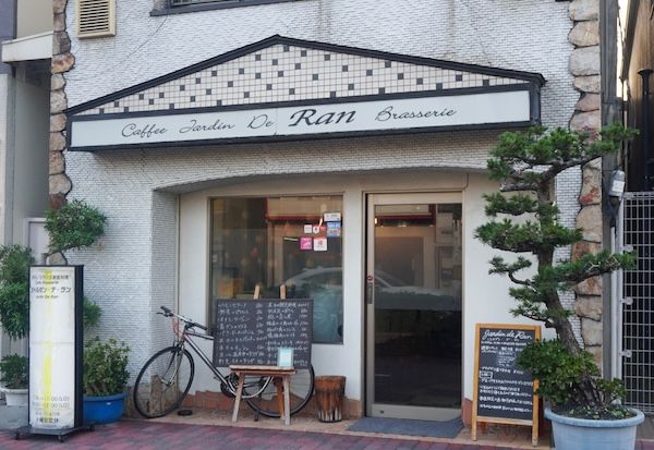 【東大阪】白い壁の向こう、小さなフランスが咲いていた【ジャルダン・デ・ラン】