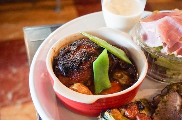 【東大阪】白い壁の向こう、小さなフランスが咲いていた【ジャルダン・デ・ラン】