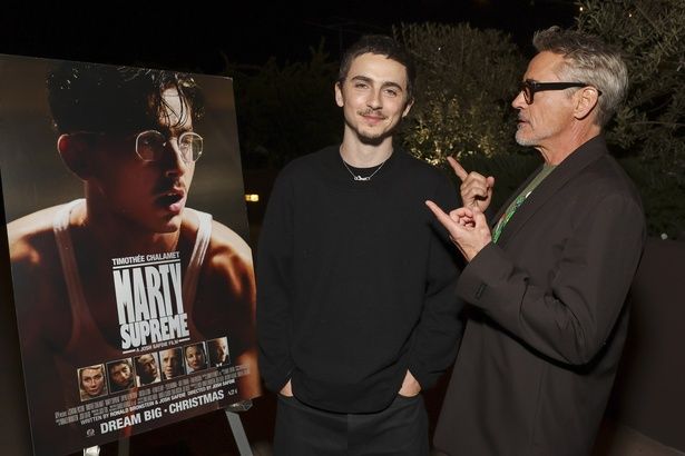 イベントの雰囲気が伝わってくるような、和やかな2ショット！ Photo credit: Todd Williamson/January Images